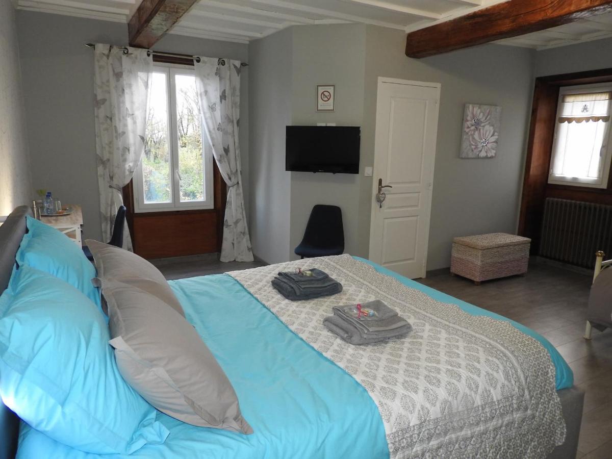 Chambres D'Hotes La Dame Fines Puybegon Екстериор снимка